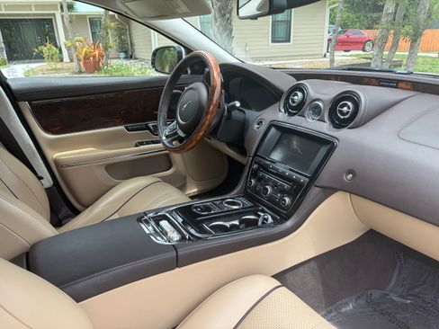 Used 2017 Jaguar XJ R-Sport RWD image 9