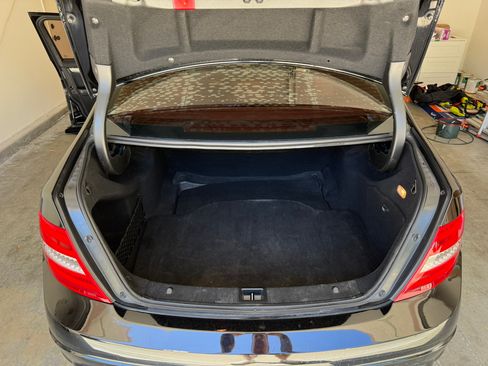 Used 2011 Mercedes-Benz C 300 C 300 4MATIC Luxury Sedan 4D image 10