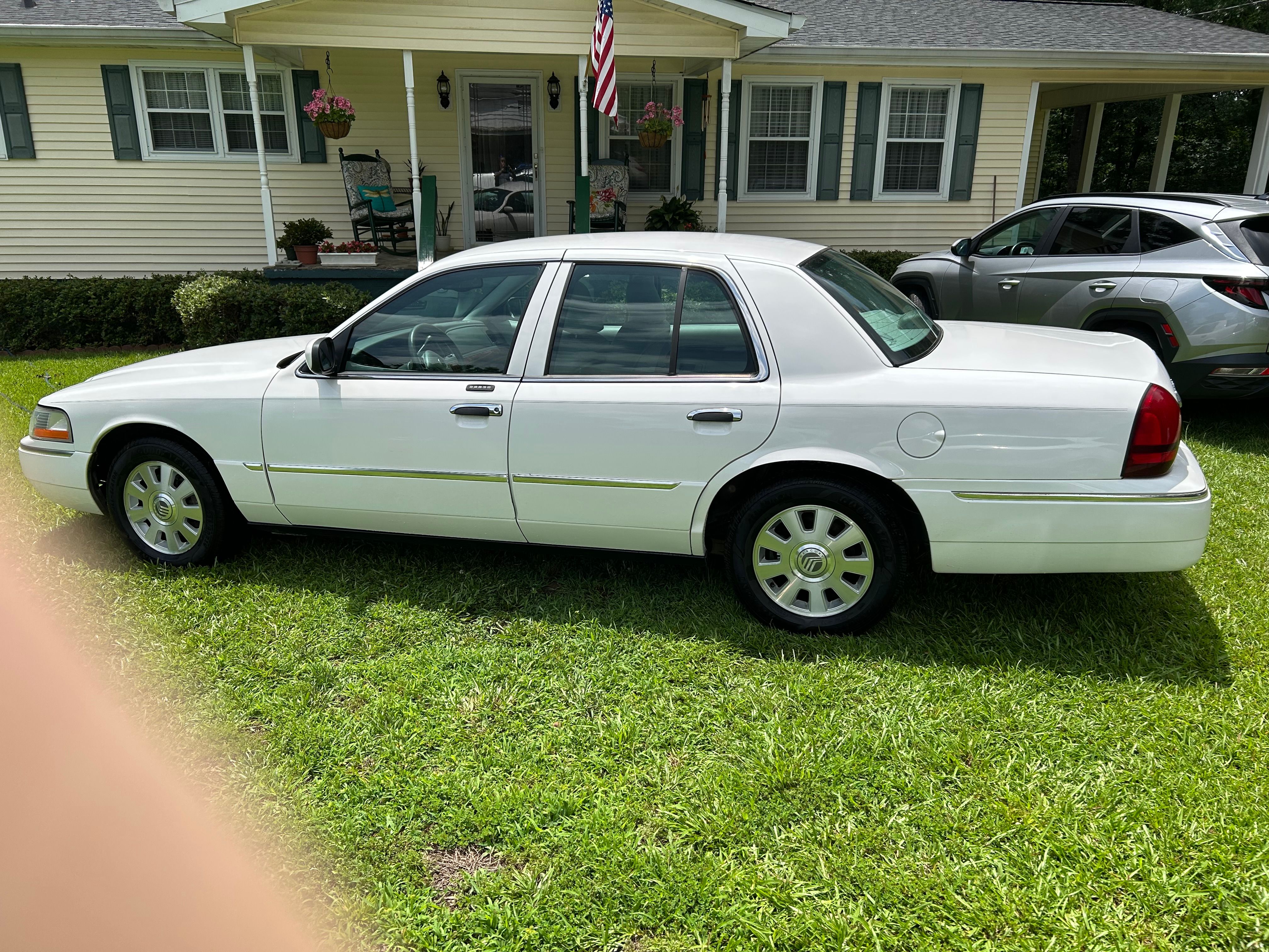 Used 2004 Mercury Grand Marquis LS RWD image 1