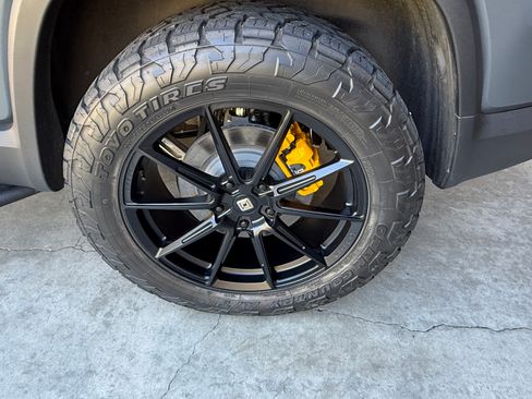 Used 2022 Rivian R1S Launch Edition image 21