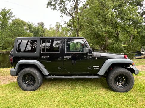 Used 2014 Jeep Wrangler Unlimited Sport w/ Quick Order Package 23S AWD/4WD image 2