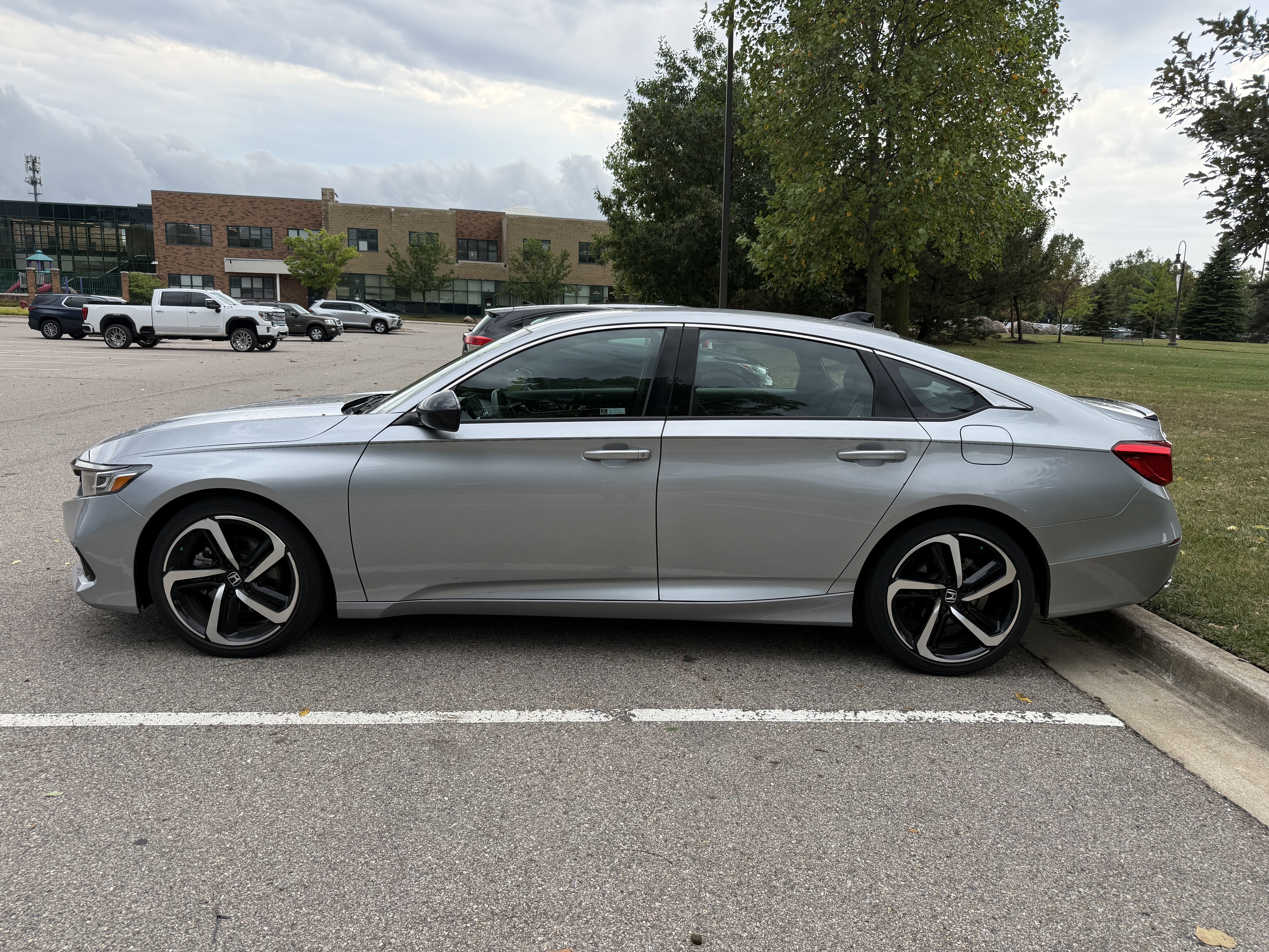Used 2022 Honda Accord Sport image 4
