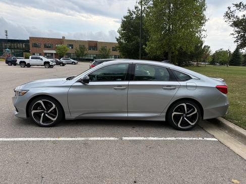 Used 2022 Honda Accord Sport image 4