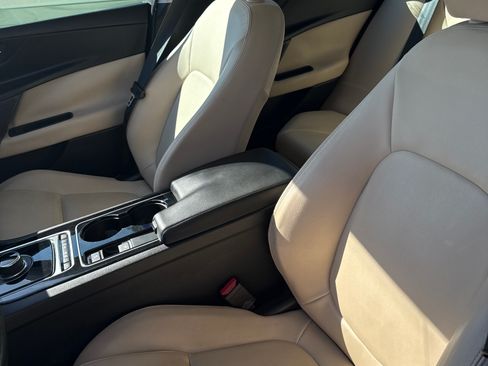 Used 2017 Jaguar XE Premium image 6