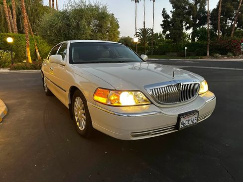 Used 2003 Lincoln Town Car Cartier RWD image 6
