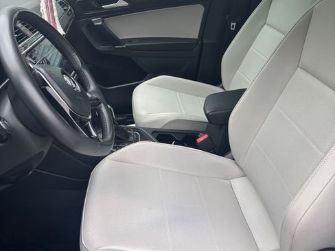 Used 2020 Volkswagen Tiguan SEL AWD/4WD image 4