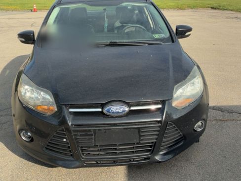 Used 2013 Ford Focus Titanium w/ Titanium Handling Pkg FWD image 2
