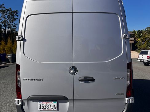 Used 2024 Mercedes-Benz Sprinter 2500 image 9