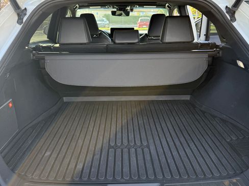 Used 2023 Toyota Venza Limited image 6