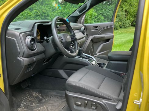 Used 2023 Chevrolet Colorado Trail Boss w/ Technology Package AWD/4WD image 21
