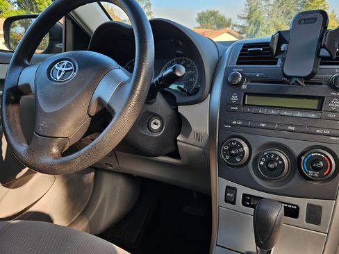 Used 2011 Toyota Corolla LE image 8