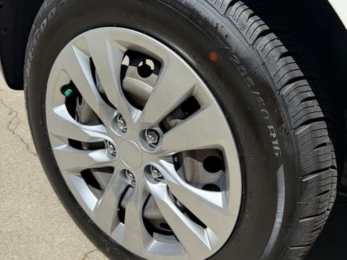 Used 2022 Kia Soul LX image 8