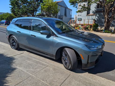 Used 2023 BMW iX xDrive50 w/ Convenience Package AWD/4WD image 5