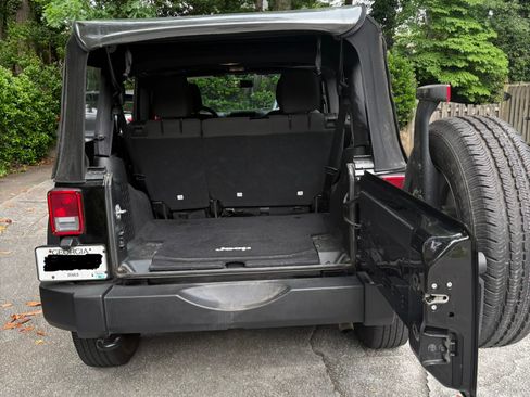 Used 2017 Jeep Wrangler Unlimited Sport w/ Connectivity Group AWD/4WD image 24