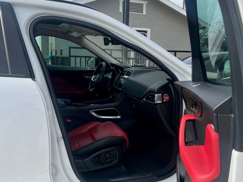 Used 2017 Jaguar F-PACE R-Sport image 14