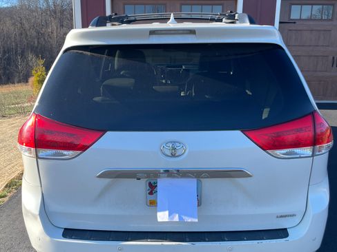 Used 2011 Toyota Sienna Limited image 5