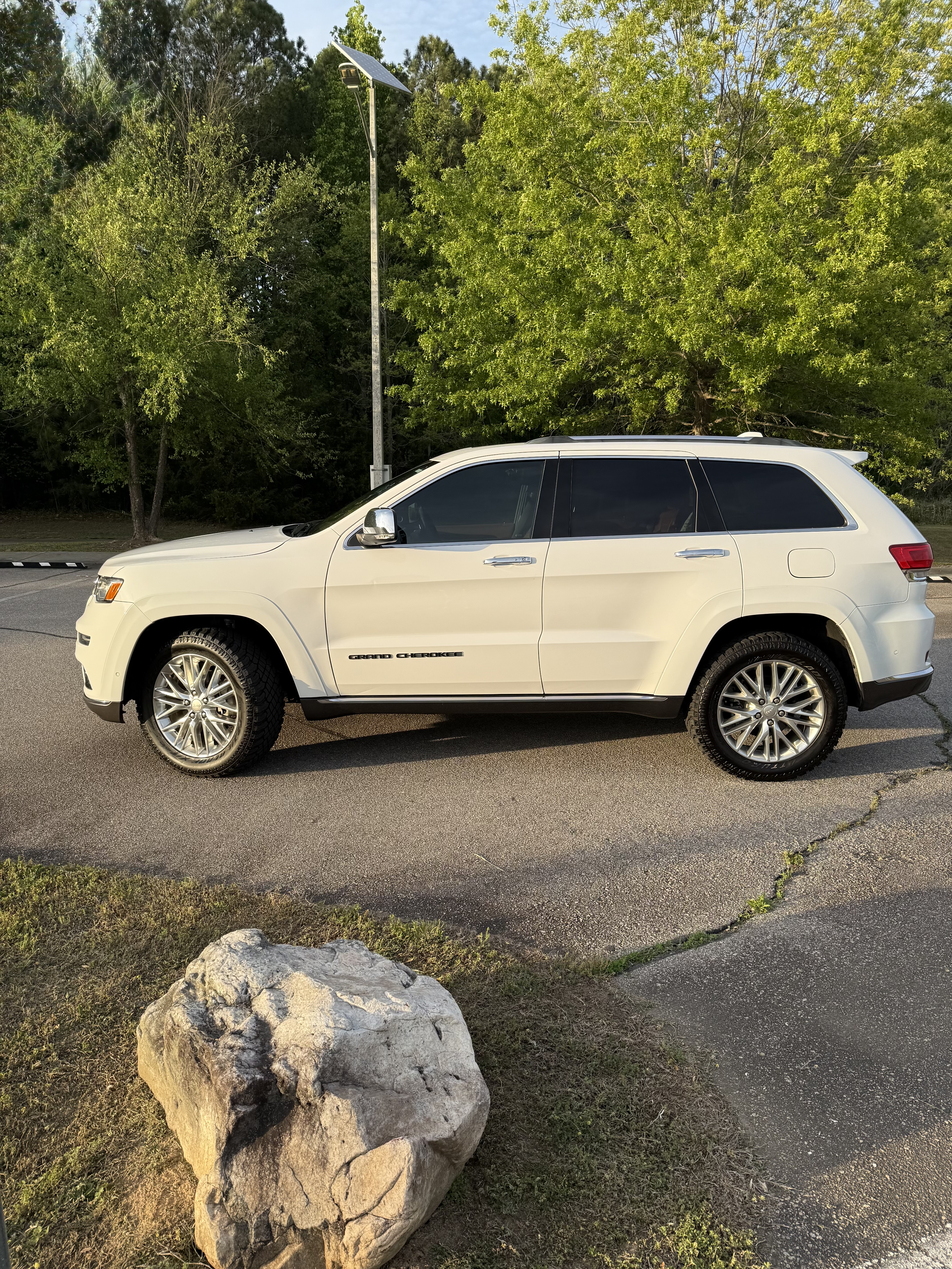 Used 2018 Jeep Grand Cherokee Summit w/ Skid Plate Group AWD/4WD image 4