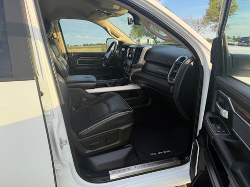 Used 2019 RAM 2500 Laramie w/ Cold Weather Group image 9