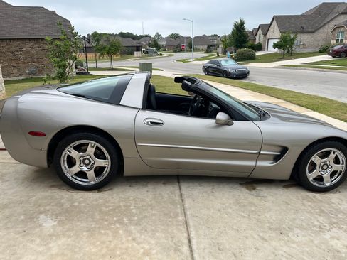Used 1999 Chevrolet Corvette Coupe w/ Roof Pkg RWD image 1