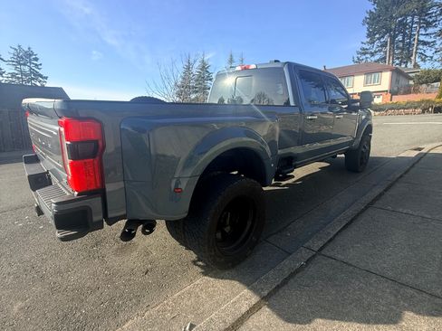 Used 2023 Ford F450 Platinum w/ FX4 Off-Road Package image 24
