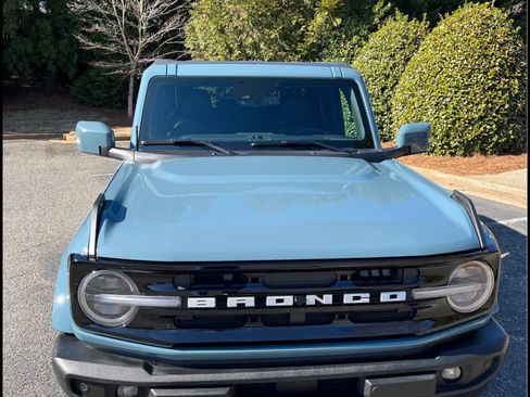 Used 2023 Ford Bronco Outer Banks image 2