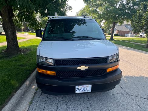 Used 2019 Chevrolet Express 2500 w/ Driver Convenience Package image 4