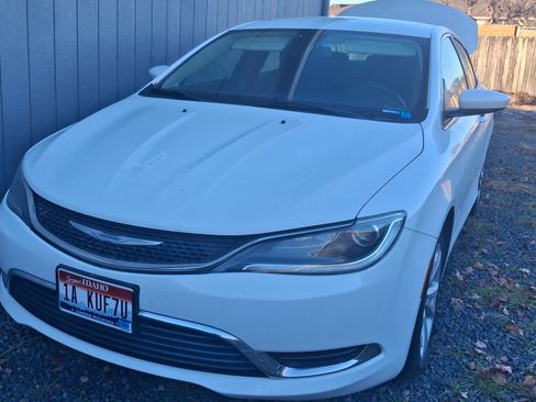 Used 2015 Chrysler 200 Limited w/ Convenience Group image 4