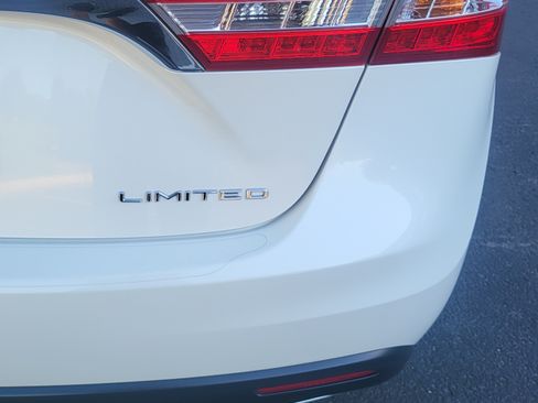 Used 2014 Toyota Avalon Limited image 12