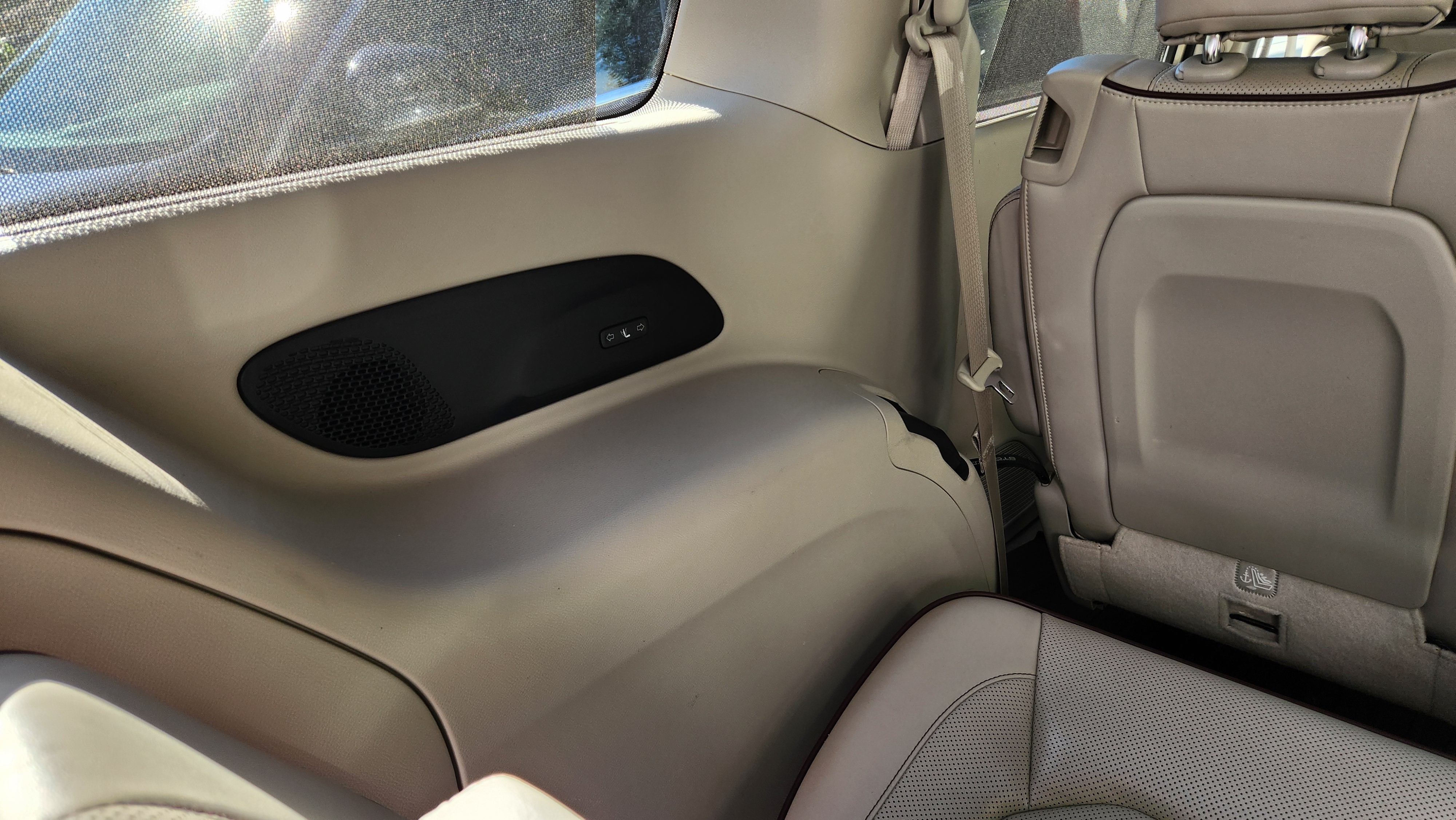 Used 2017 Chrysler Pacifica Limited w/ UConnect Theater Package FWD image 26