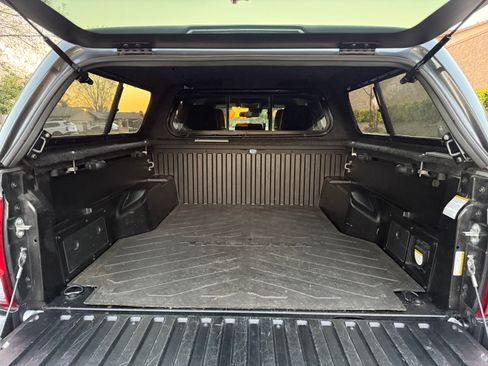 Used 2018 Toyota Tacoma TRD Off-Road w/ Technology Package image 15