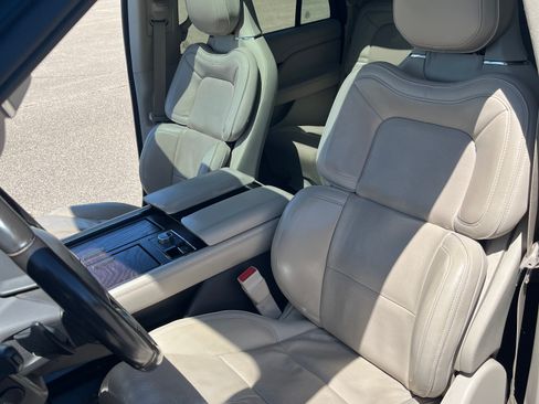 Used 2018 Lincoln Navigator Reserve w/ Technology Package AWD/4WD image 24
