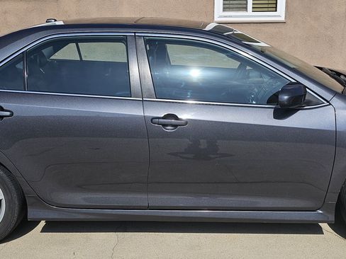 Used 2012 Toyota Camry SE FWD image 5