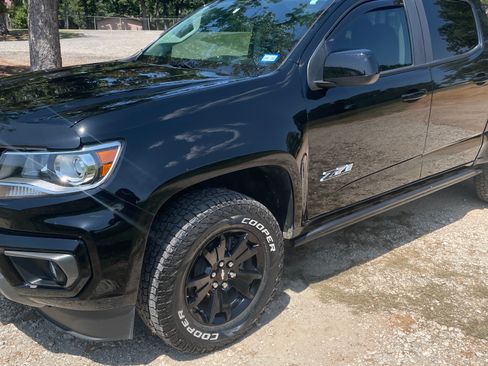 Used 2022 Chevrolet Colorado Z71 w/ Z71 Midnight Edition AWD/4WD image 4