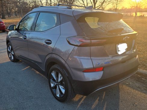 Used 2023 Chevrolet Bolt EUV LT w/ Convenience Package image 8