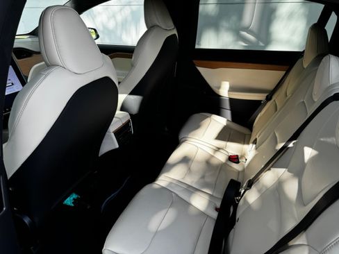 Used 2020 Tesla Model X Long Range AWD/4WD image 9