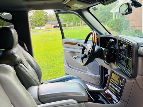 Used 2004 Cadillac Escalade 2WD image 13
