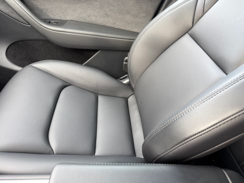 Used 2025 Tesla Model Y Long Range image 8