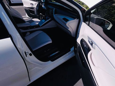 Used 2019 Toyota Mirai image 12