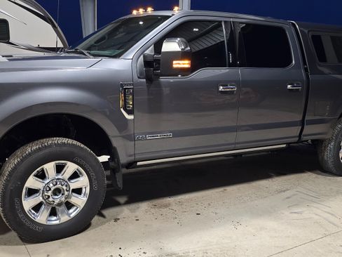 Used 2022 Ford F250 Platinum image 5