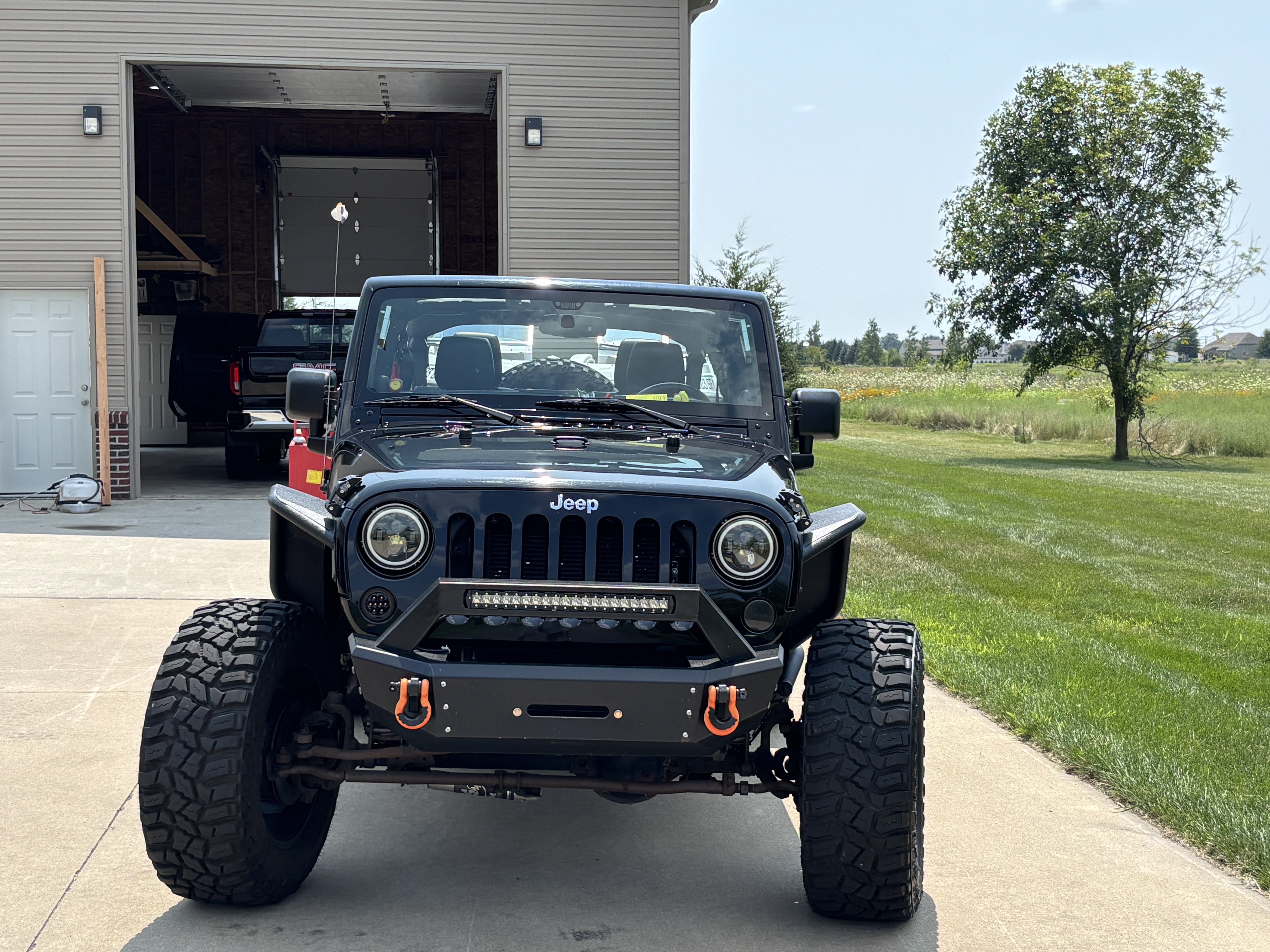 Used 2013 Jeep Wrangler Unlimited Sahara w/ Connectivity Group AWD/4WD image 6
