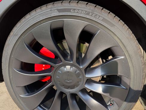 Used 2023 Tesla Model Y Performance AWD/4WD image 15
