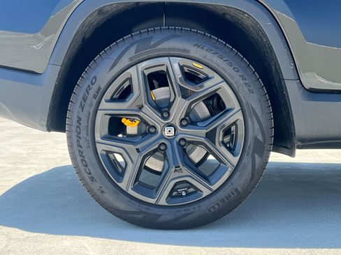 Used 2023 Rivian R1T Adventure image 20