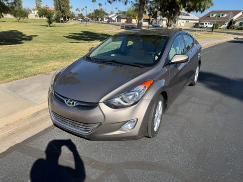 Used 2013 Hyundai Elantra GLS w/ Preferred Pkg image 4