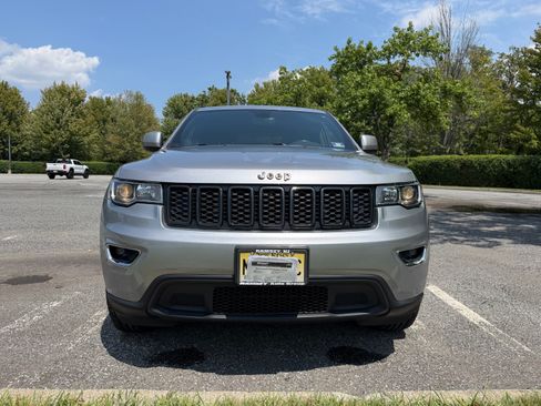 Used 2020 Jeep Grand Cherokee Laredo AWD/4WD image 1