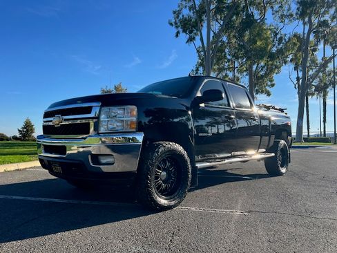 Used 2014 Chevrolet Silverado 2500 LTZ w/ LTZ Plus Package image 2