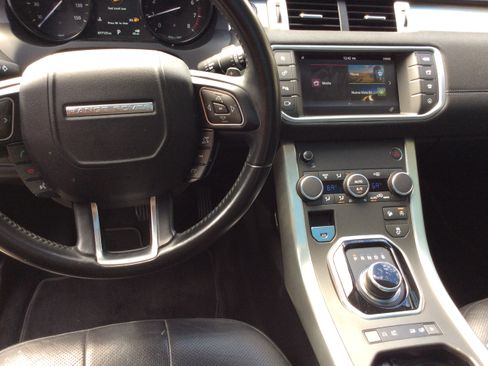 Used 2017 Land Rover Range Rover Evoque SE Premium image 5