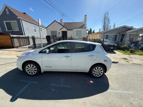 Used 2017 Nissan Leaf S w/ Charge Package image 5