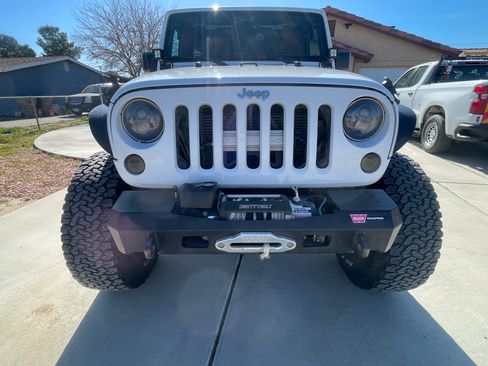 Used 2015 Jeep Wrangler Unlimited Rubicon w/ Connectivity Group image 5