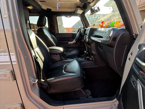 Used 2017 Jeep Wrangler Unlimited Sahara w/ Quick Order Package 24E Chief image 4