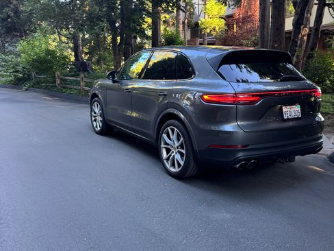 Used 2020 Porsche Cayenne AWD/4WD image 17